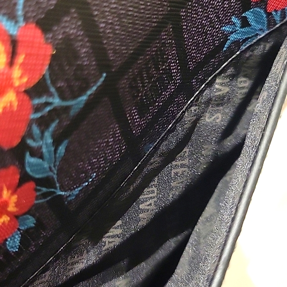 NWOT STEVE MADDEN "xhodani" black floral crossbody - Picture 7 of 10
